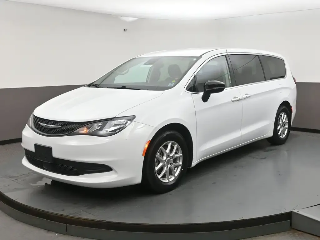Chrysler Grand Caravan 2024 photo 3