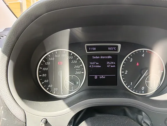 Mercedes-Benz B180