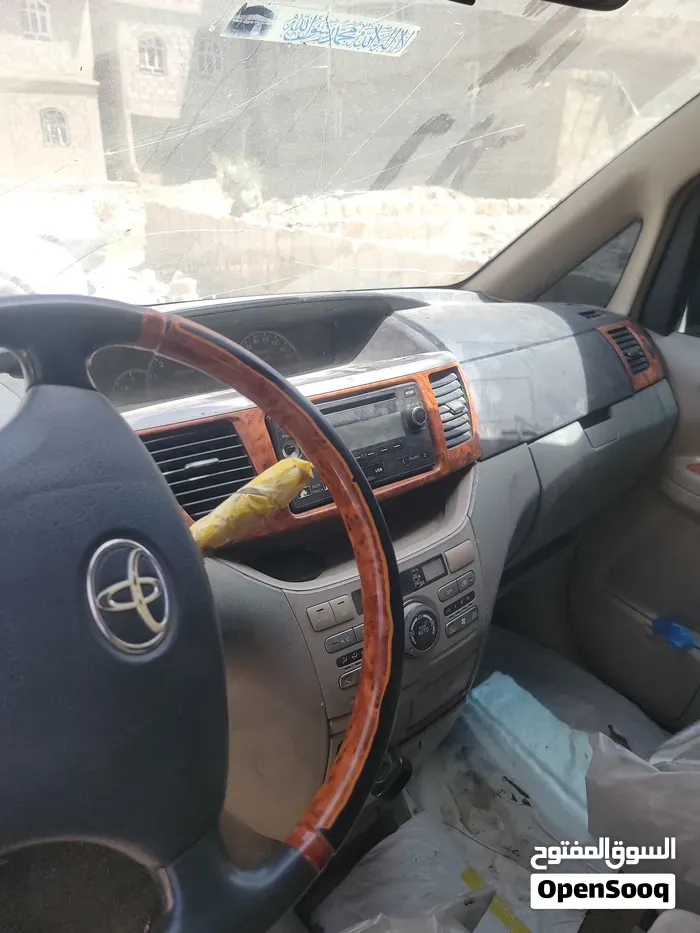 Toyota Noah 2006 photo 4