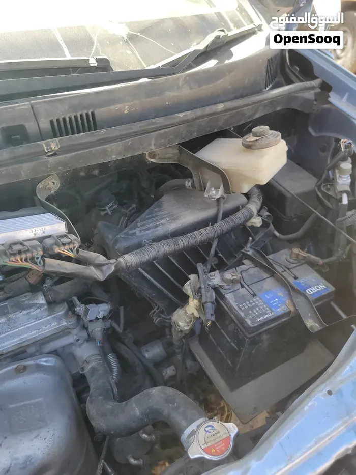 Toyota Noah 2006 photo 2
