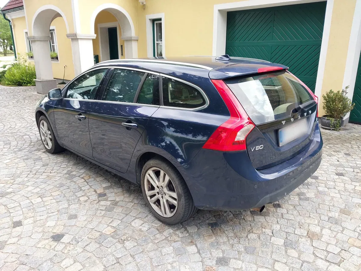 Volvo V60 2011 photo 2