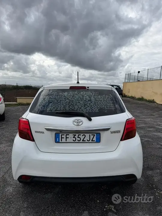 Toyota Yaris 2017 photo 3