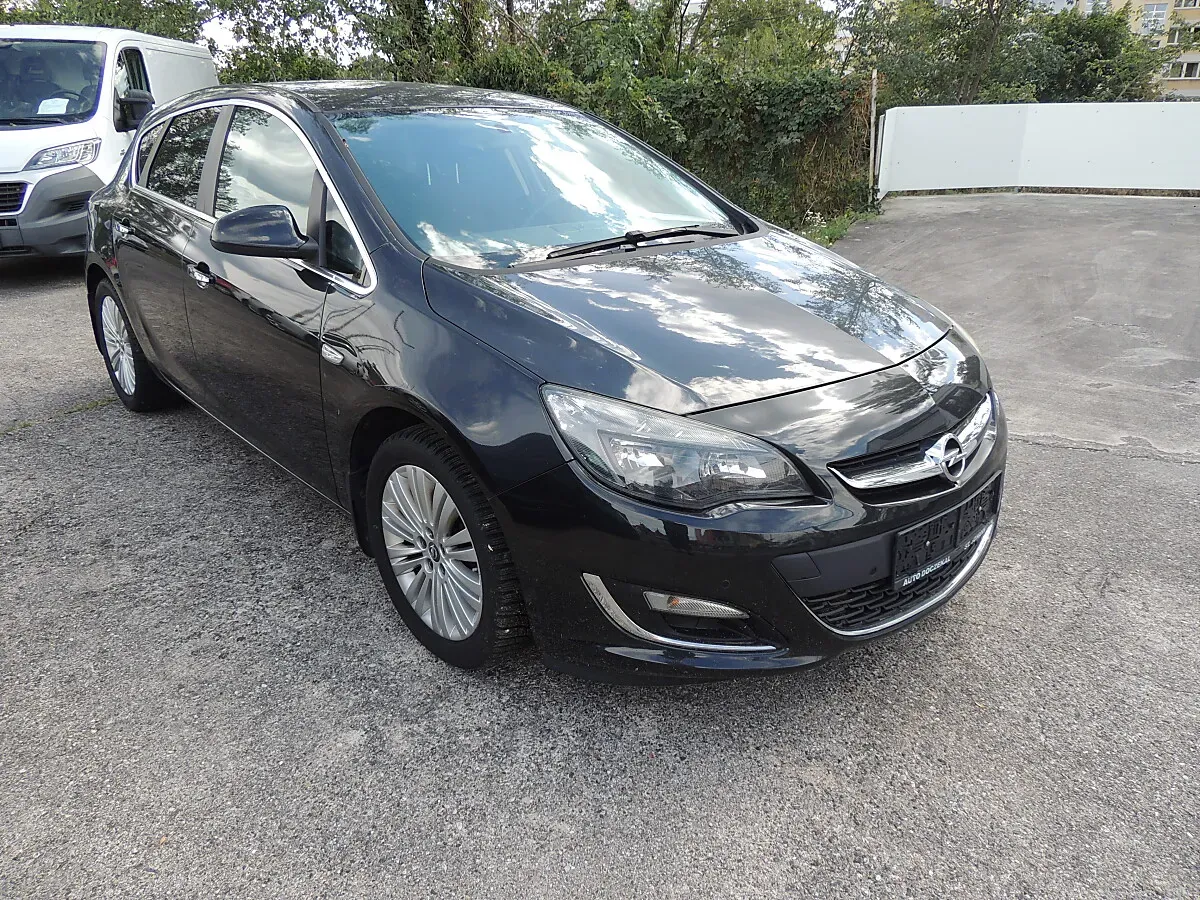 Opel Astra 2013 photo 2