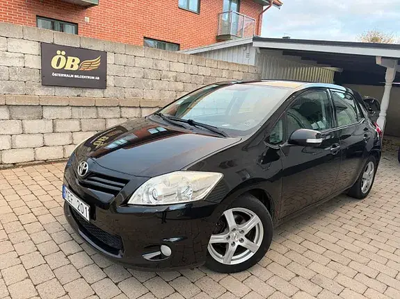 Toyota Auris 2012 photo 2