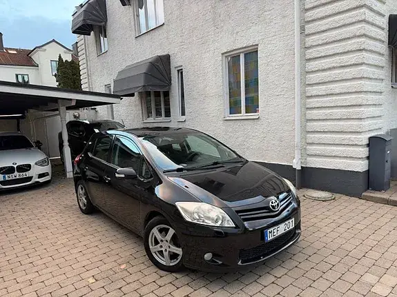 Toyota Auris 2012 photo 3