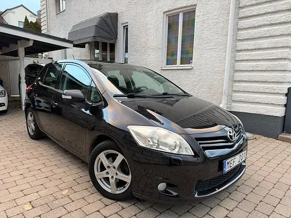 Toyota Auris 2012 photo 4