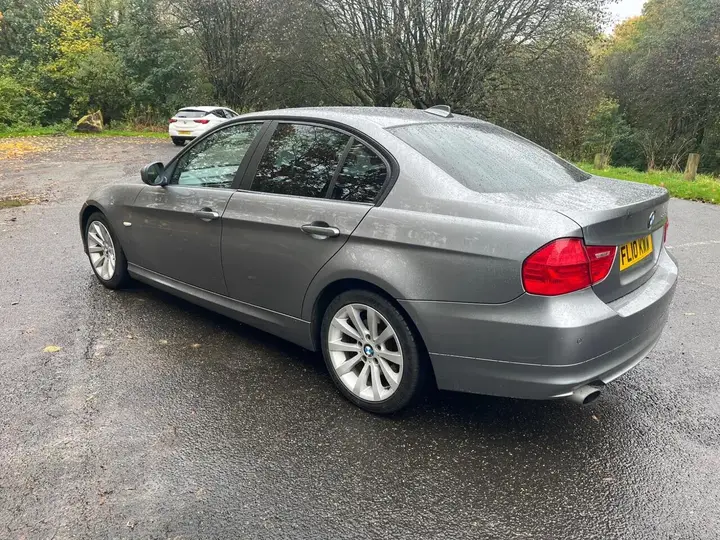 BMW 3 Series 2010 photo 3