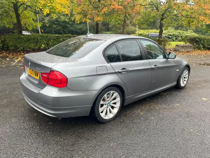 BMW 3 Series 2010 photo 4