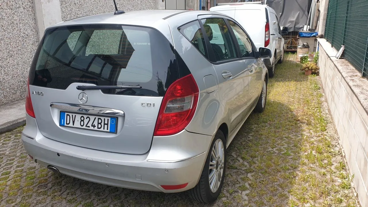 Mercedes-Benz A 180 2009 photo 4