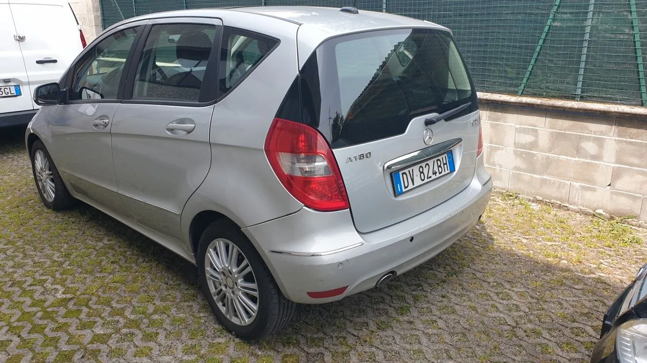 Mercedes-Benz A 180 2009 photo 3