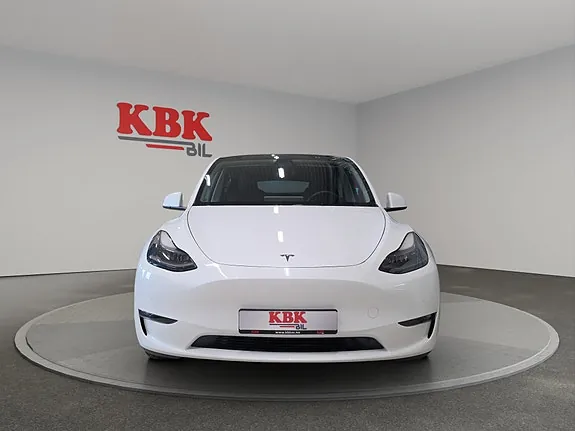 Tesla Model Y 2022 photo 2