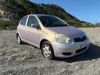 Toyota Vitz 2001 photo 2