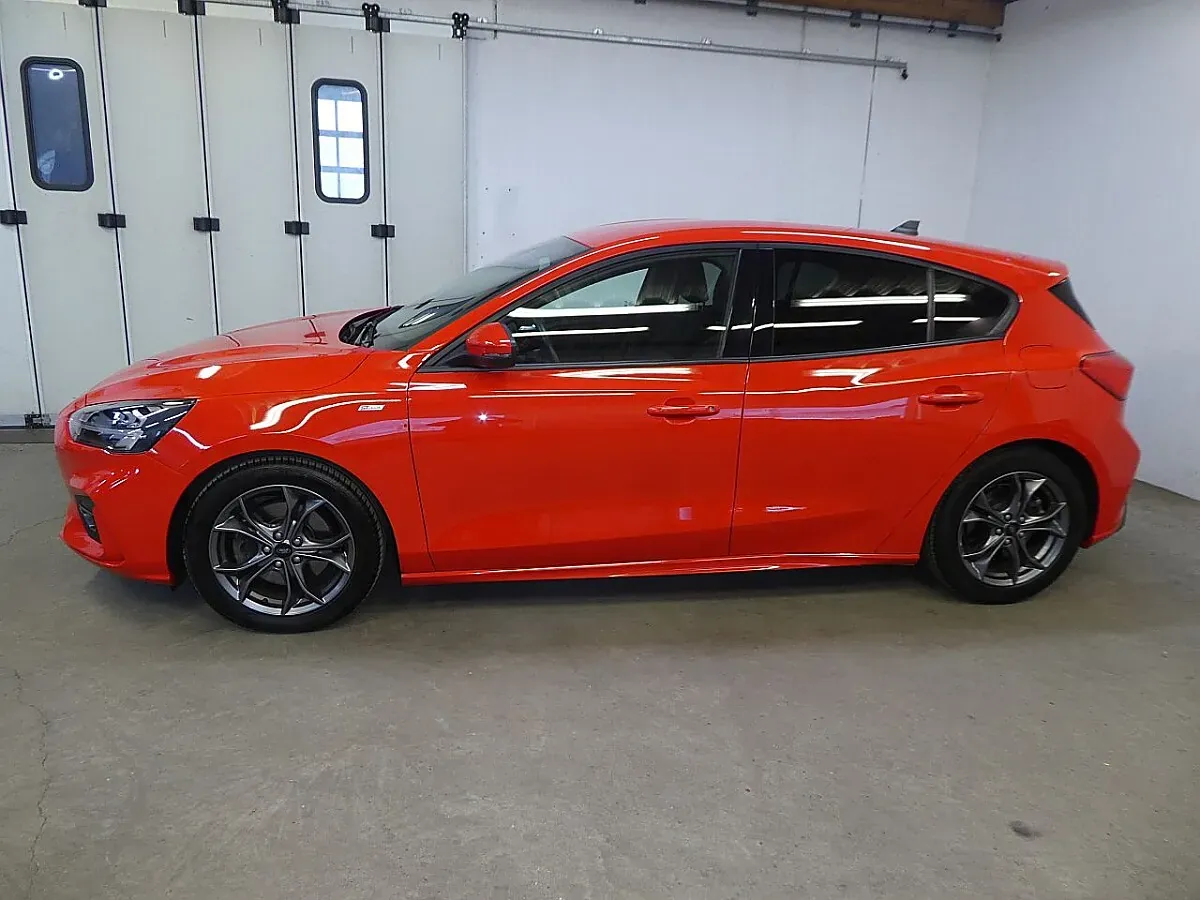 Ford Focus 2021 photo 2
