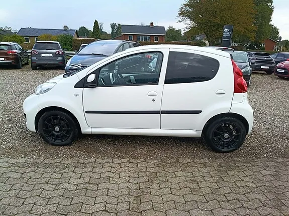 Peugeot 107 2011 photo 3