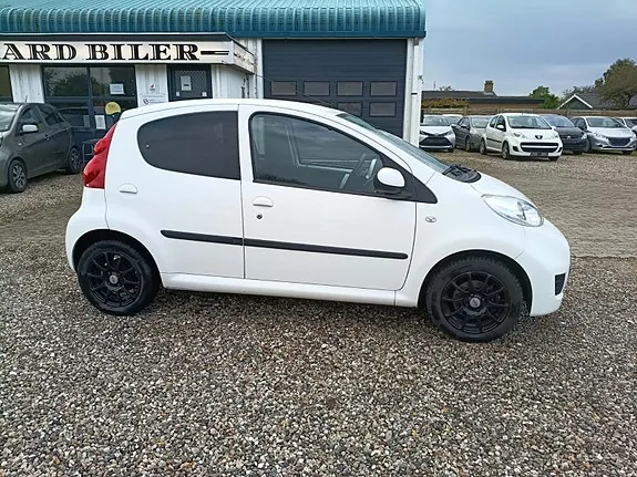 Peugeot 107 2011 photo 4