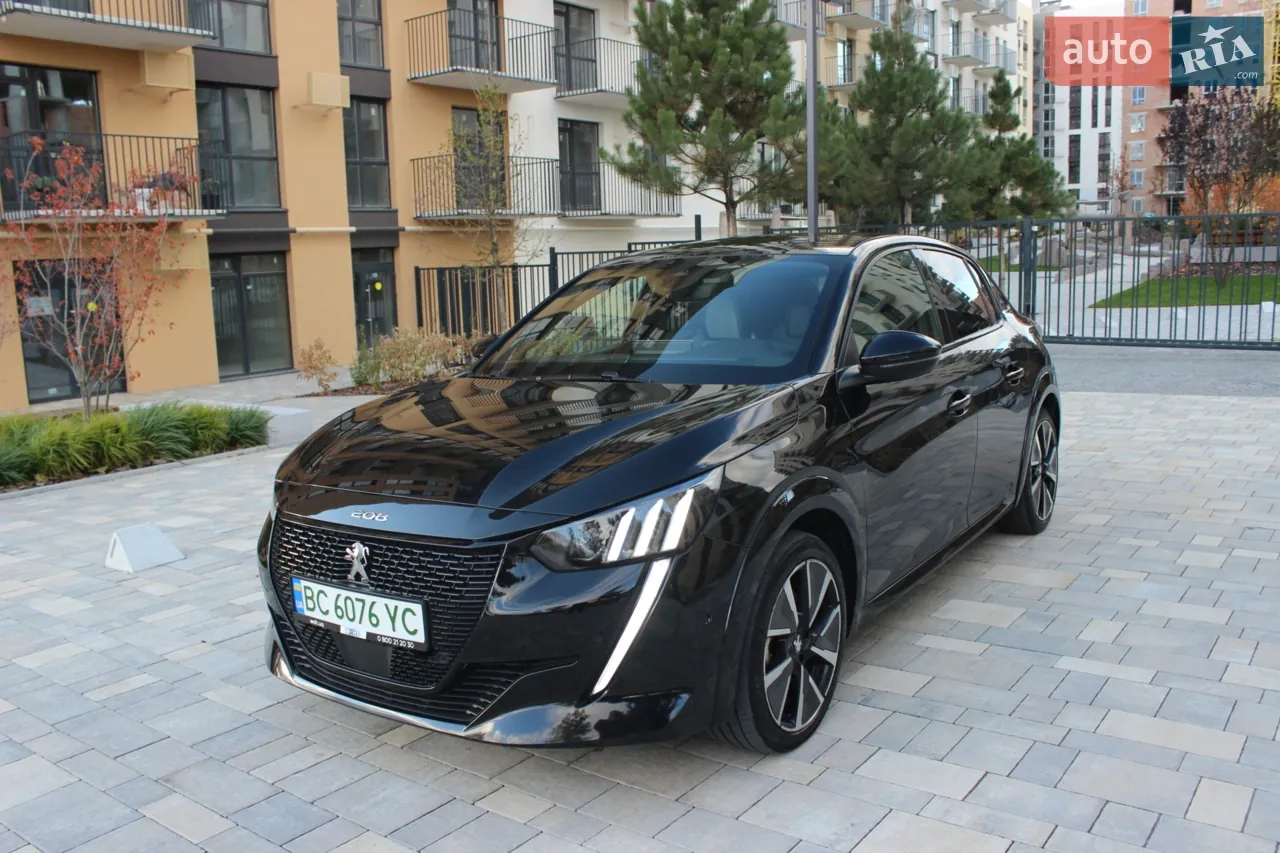 Peugeot E-208