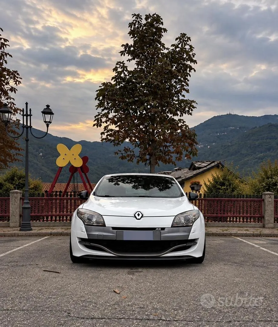 Renault Megane 2012 photo 2