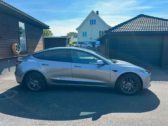 Tesla Model 3 2025 photo 5