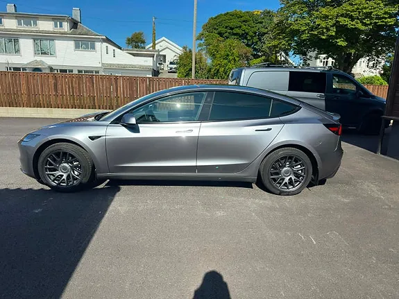 Tesla Model 3 2025 photo 4