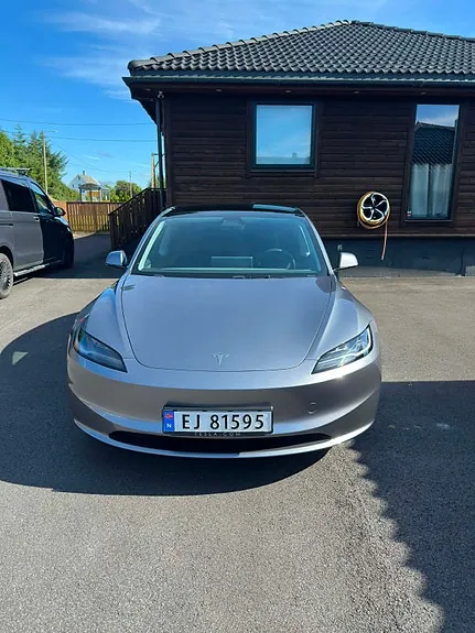 Tesla Model 3 2025 photo 3