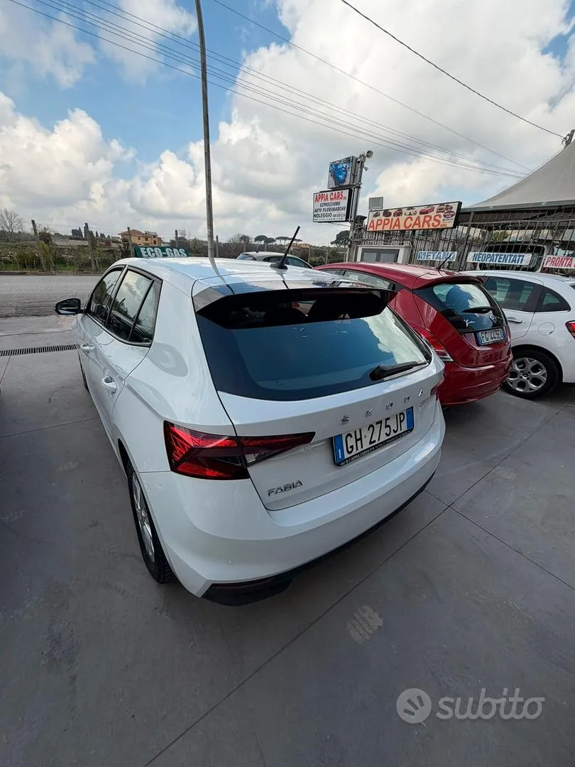 Skoda Fabia 2022 photo 3