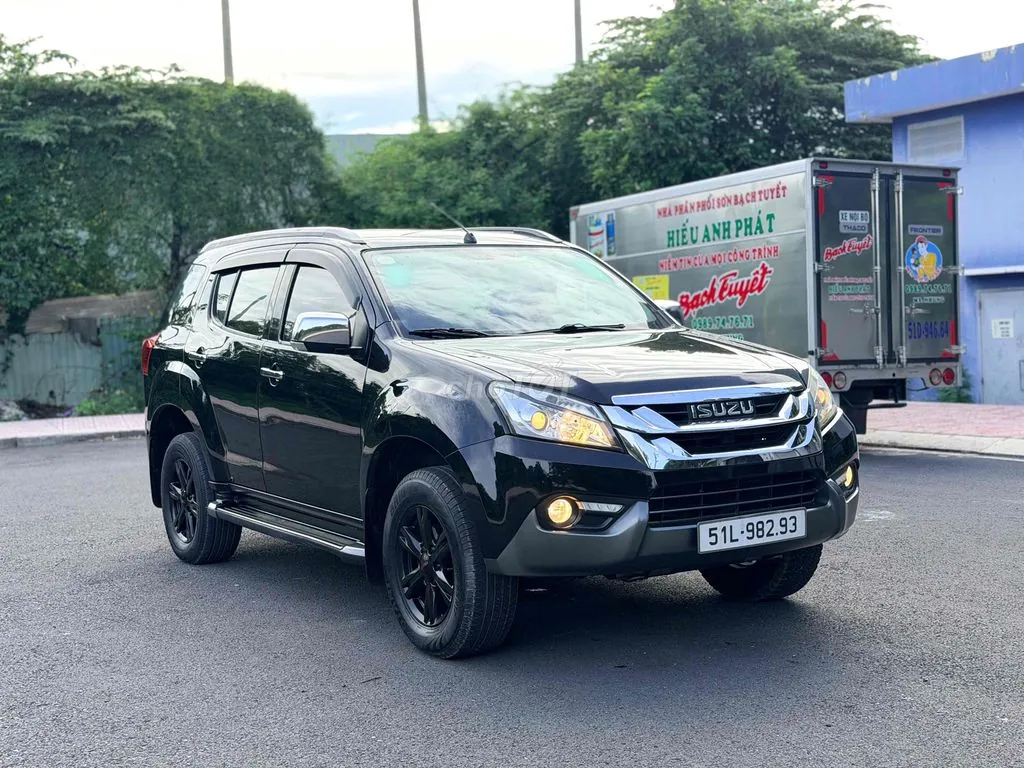 Isuzu Mux 2017 photo 2