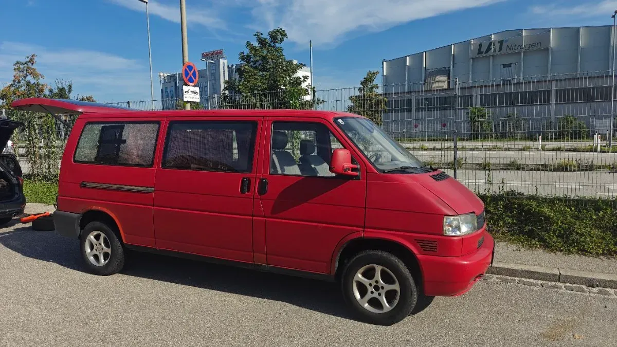 Volkswagen T4 1997 photo 3