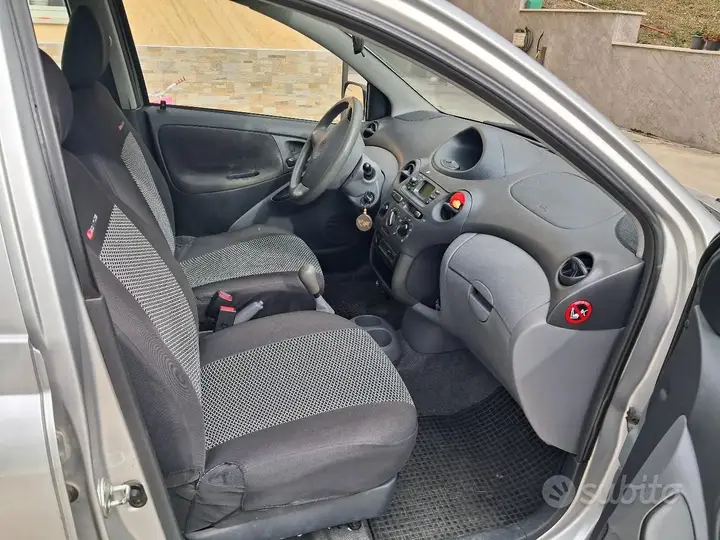 Toyota Yaris 2002 photo 5
