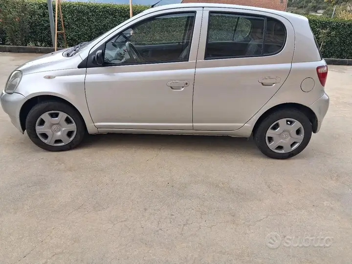 Toyota Yaris 2002 photo 3