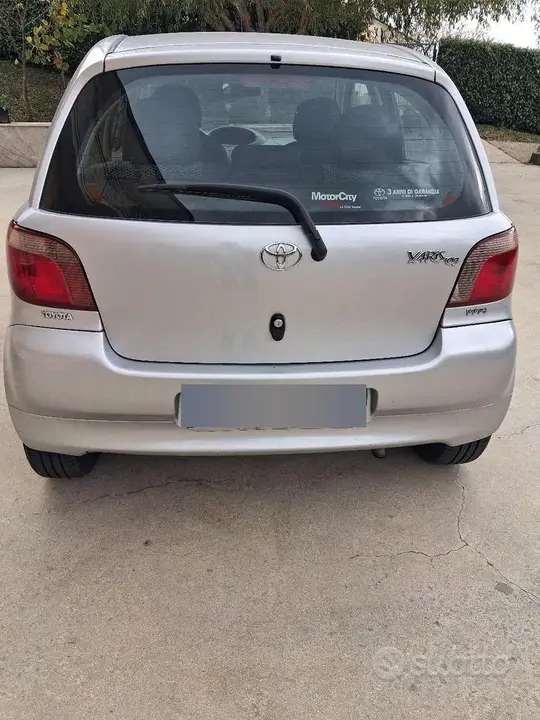 Toyota Yaris 2002 photo 2