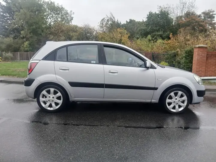 Kia Rio 2009 photo 2