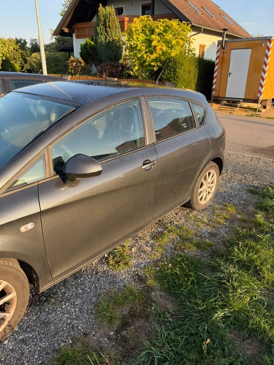 Seat Leon 2011 photo 3