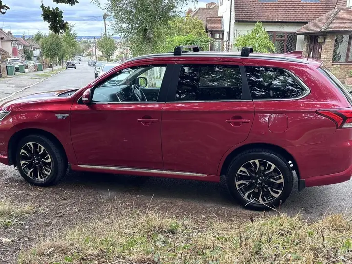 Mitsubishi Outlander 2017 photo 2