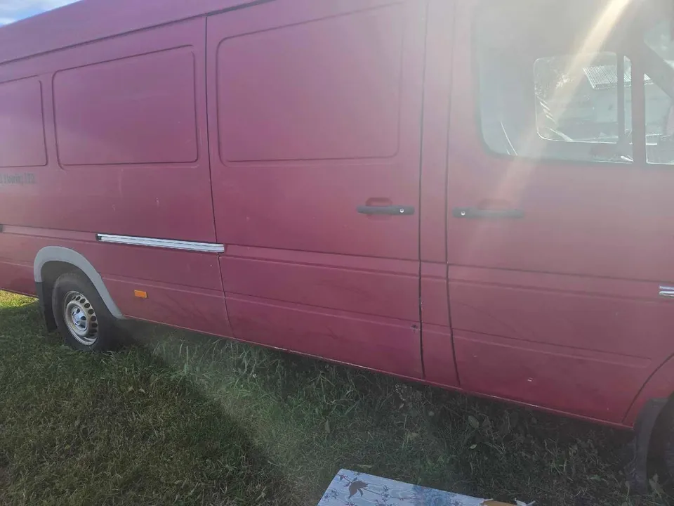 Mercedes-Benz Sprinter Van 2005 photo 2
