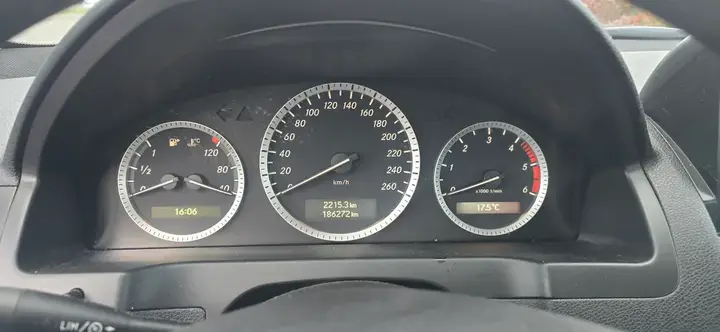 Mercedes-Benz C-Class 2010 photo 2