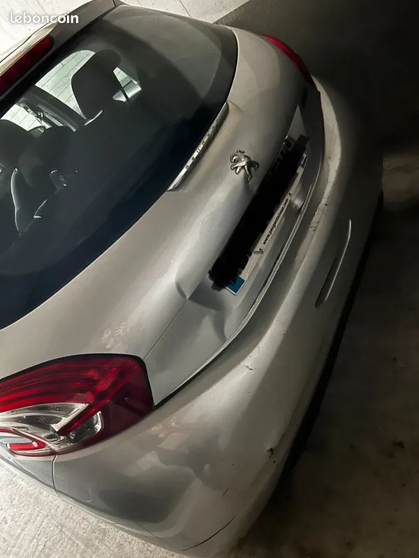 Peugeot 208 2014 photo 3