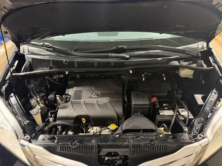 Toyota Sienna 2013 photo 5
