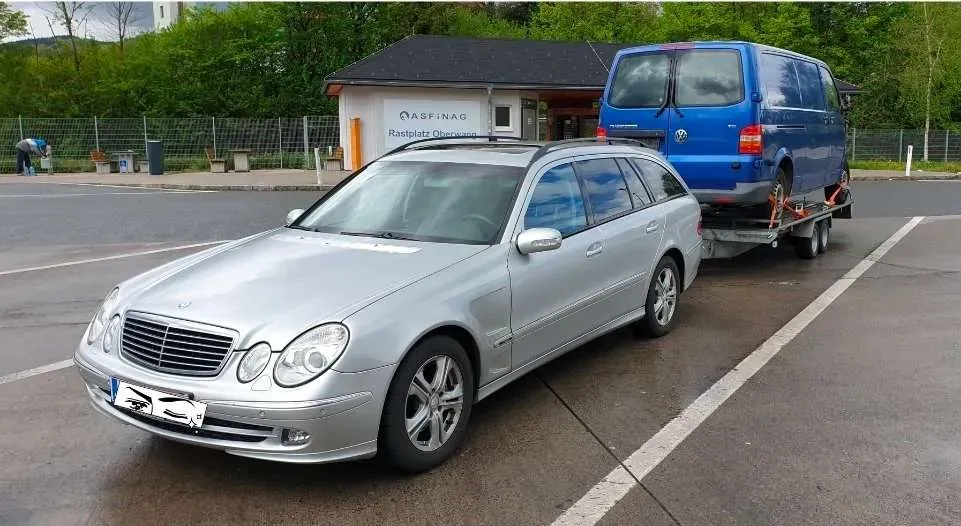 Mercedes-Benz E-Class 2004 photo 3