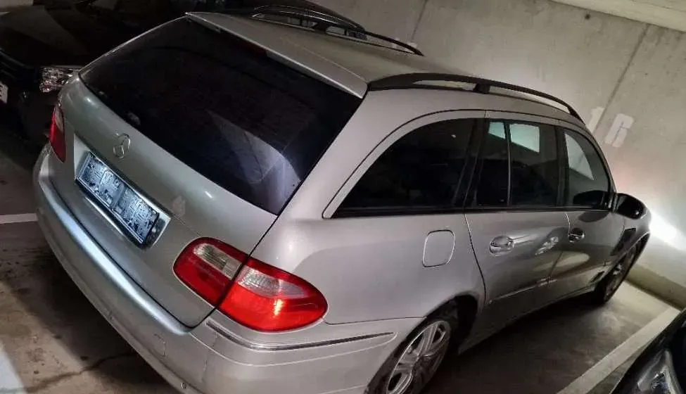 Mercedes-Benz E-Class 2004 photo 2