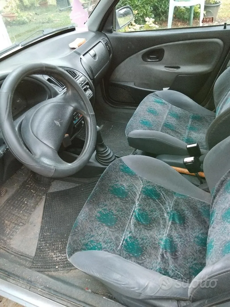 Citroen Saxo 1999 photo 2