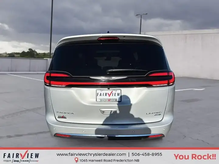 Chrysler Pacifica 2026 photo 5
