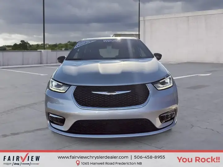 Chrysler Pacifica 2026 photo 2