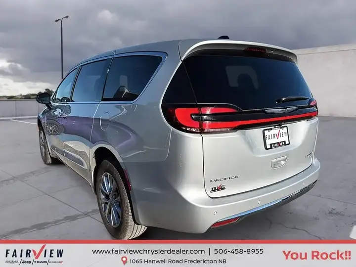 Chrysler Pacifica 2026 photo 4