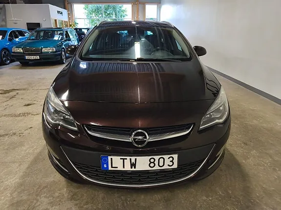 Opel Astra 2013 photo 2