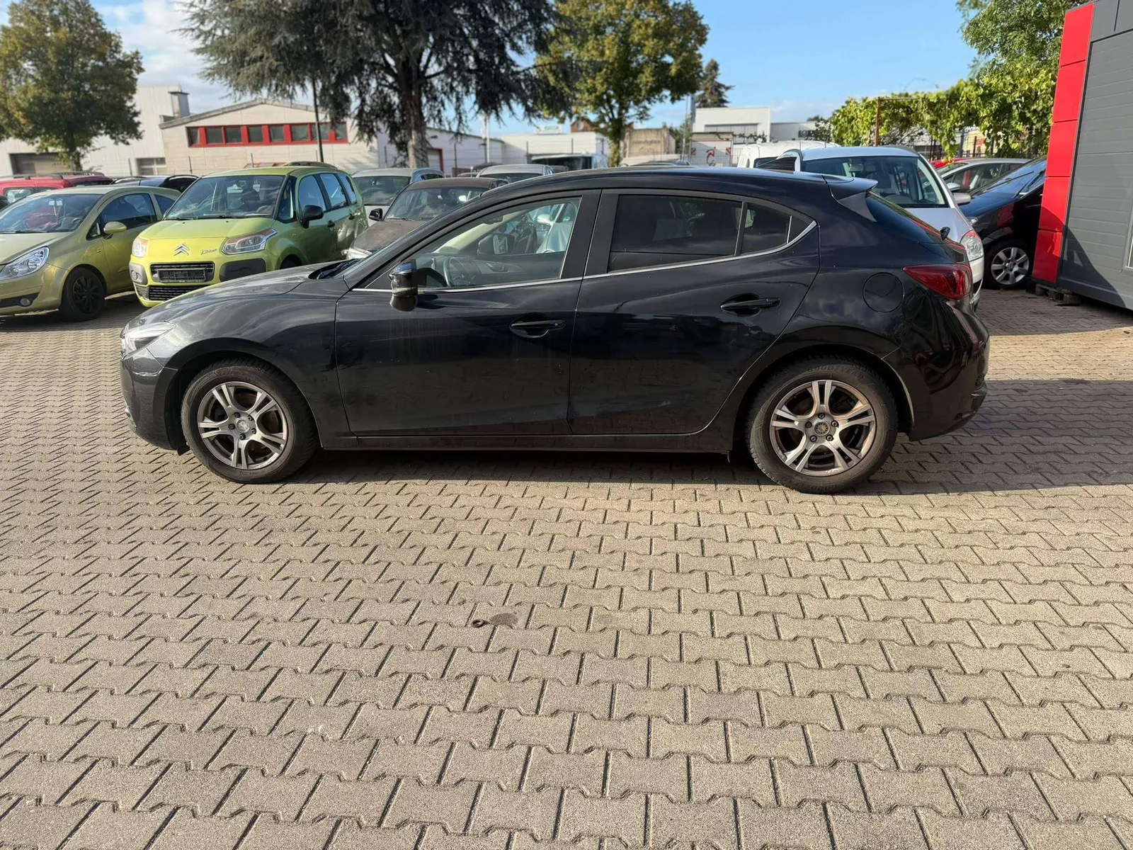 Mazda 3 2017 photo 2