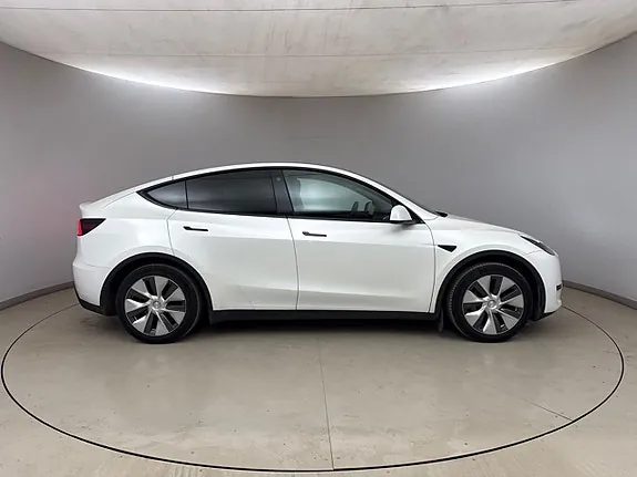 Tesla Model Y 2023 photo 3