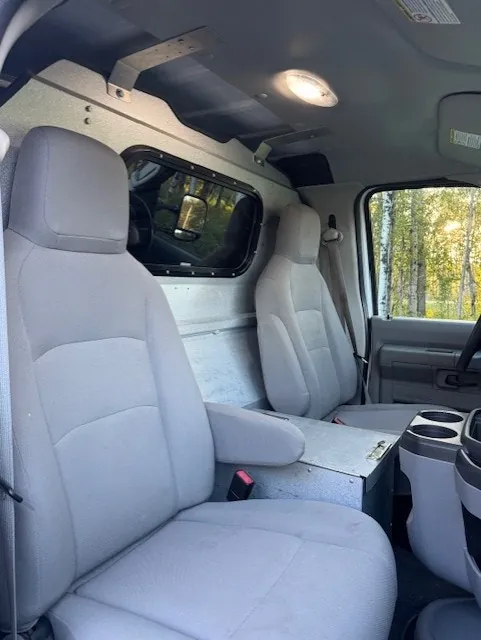 Ford E-150 2011 photo 4