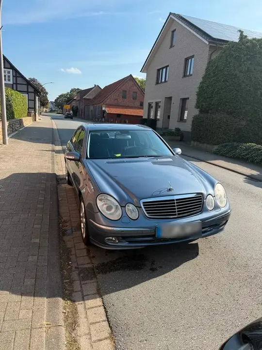 Mercedes-Benz W211