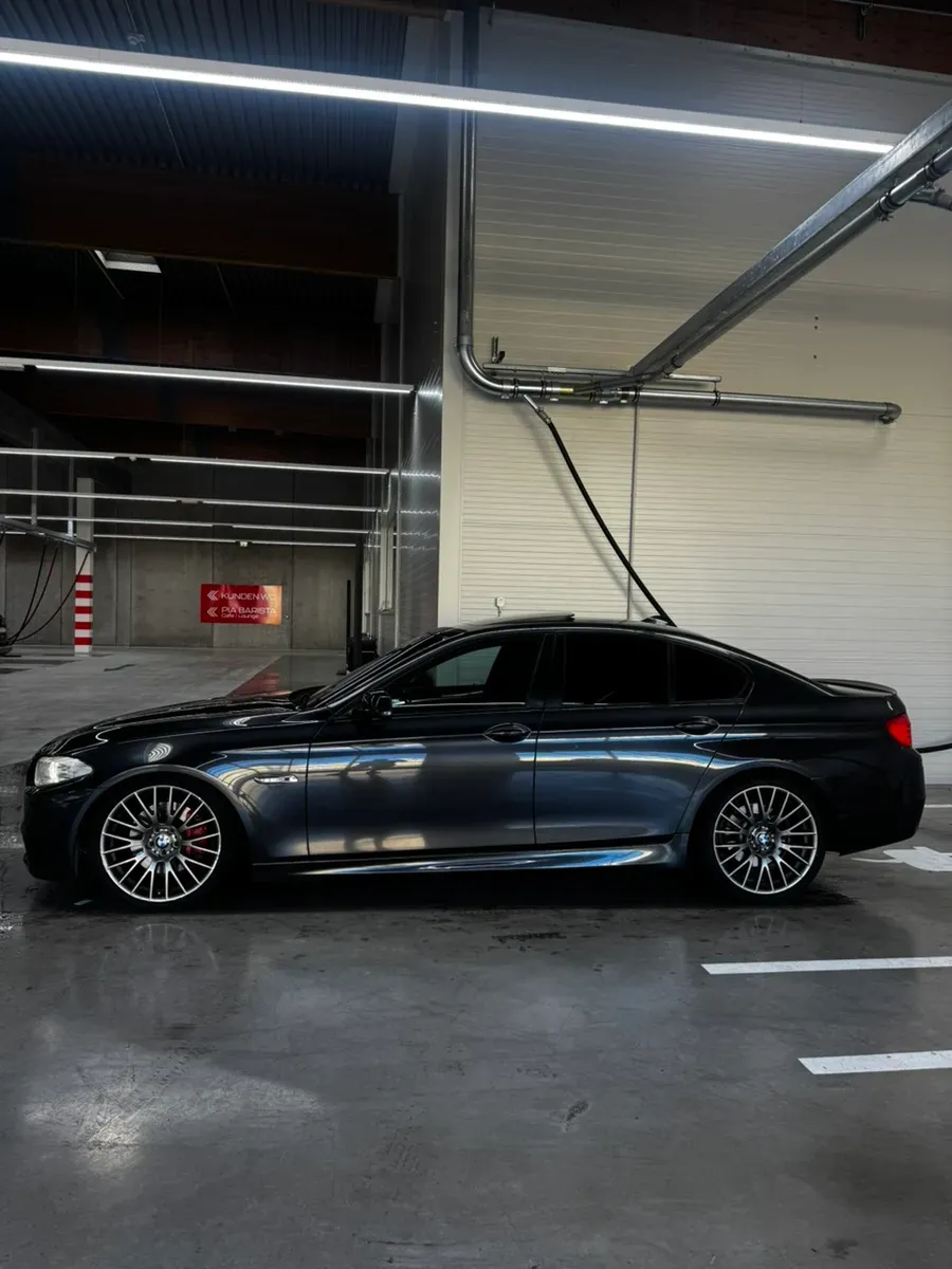 BMW 5 Series 2010 photo 3