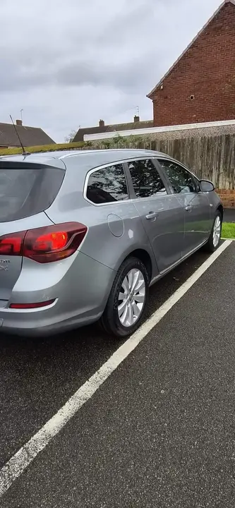 Vauxhall Astra 2011 photo 5